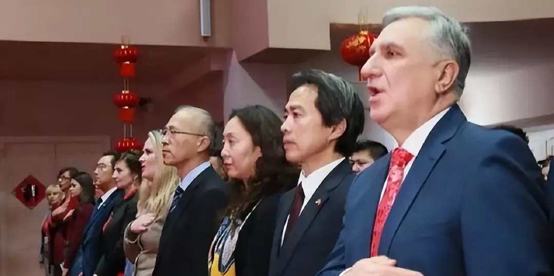 援建中国的乌克兰专家不被遗忘











乌克兰专家援助中国，这事儿你