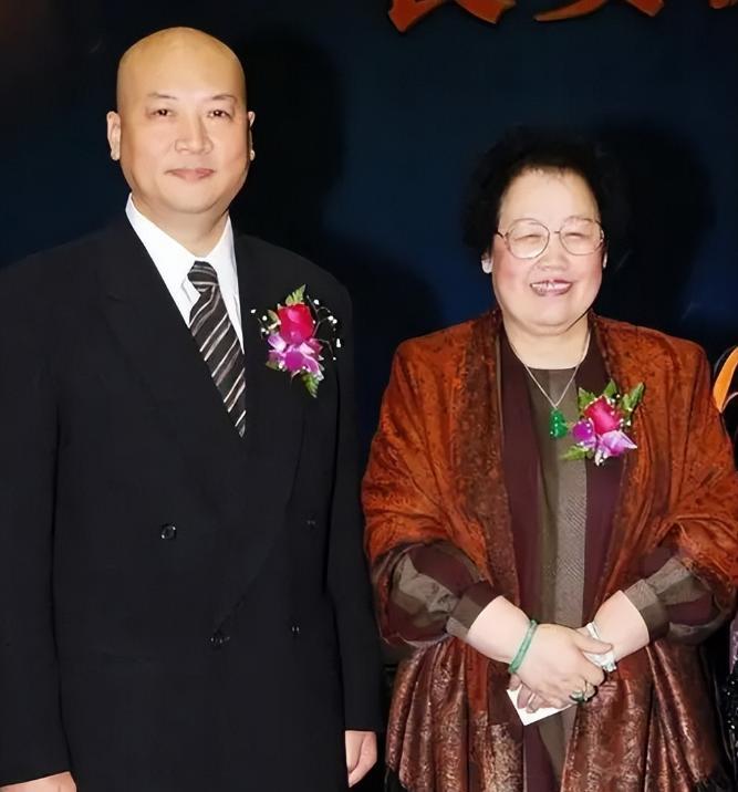 “一开始，我不想娶陈丽华。”迟重瑞表示：“实际上，我曾多次拒绝过她，然而，在我母