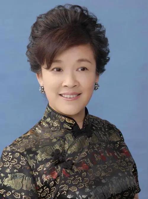标题宋春丽：岁月沉淀下的戏骨风华
星河中，总有一些演员如恒星般闪耀，以卓越的演技