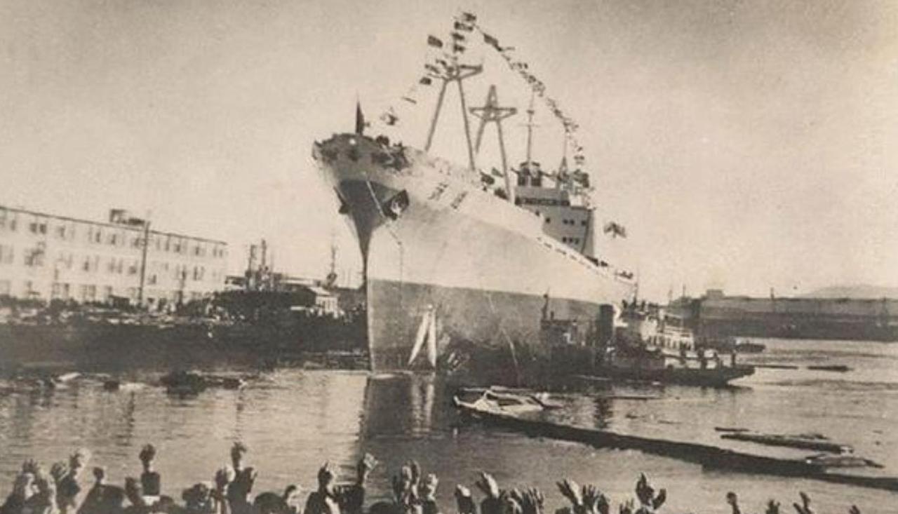 1963年5月1日下午1时，我“跃进号”远洋货轮驶向日本途中，突然发出求救信号：