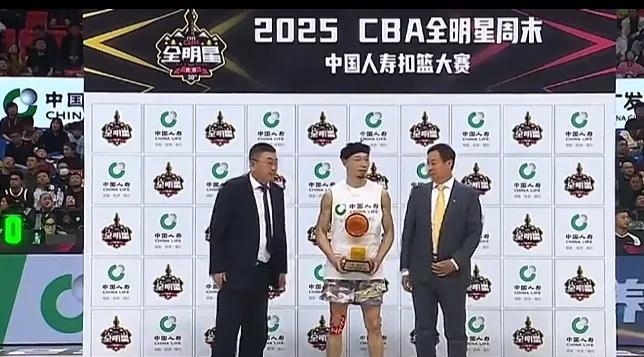 赵睿太可爱了，痛苦面具都这么有喜感，不得不说这个陈登星的扣篮，绝对真的是太厉害太