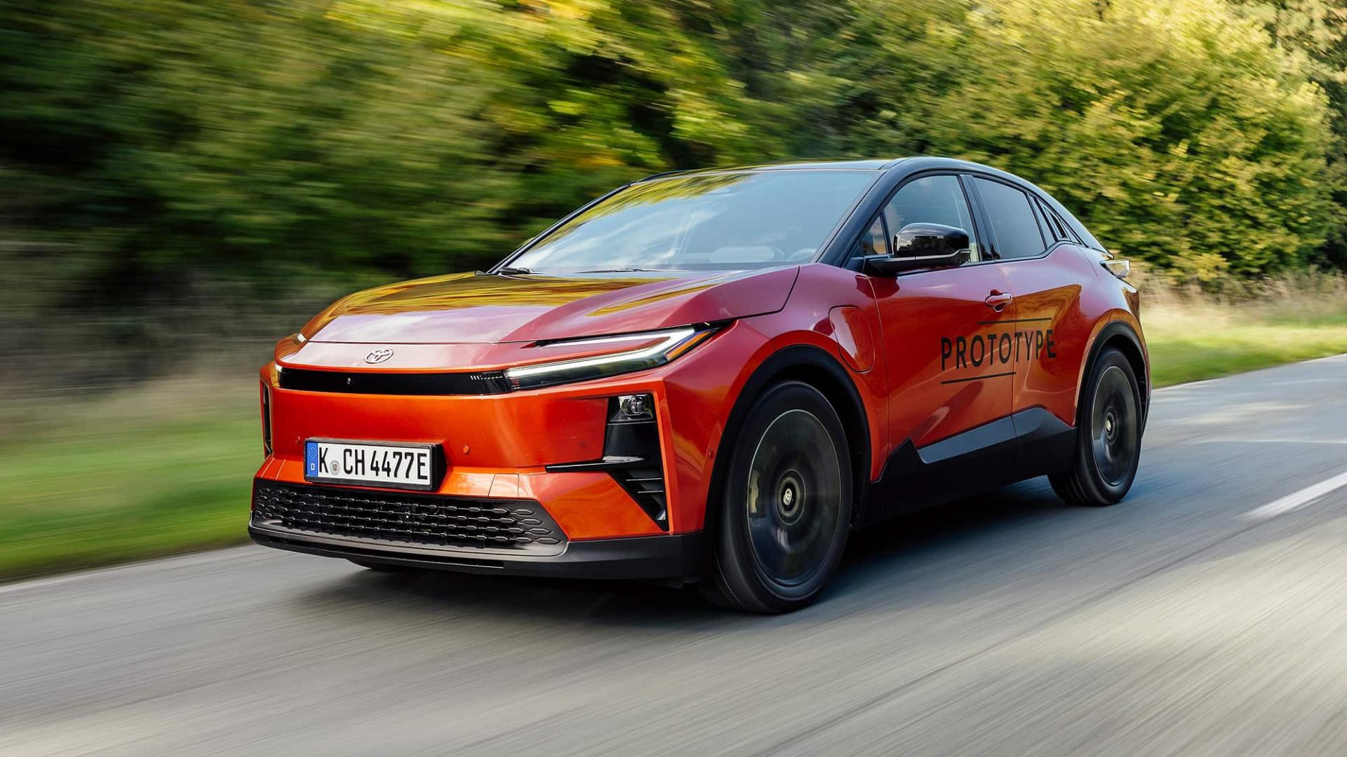 丰田加速电动化步伐，新款C-HR+首秀，设计与性能并重