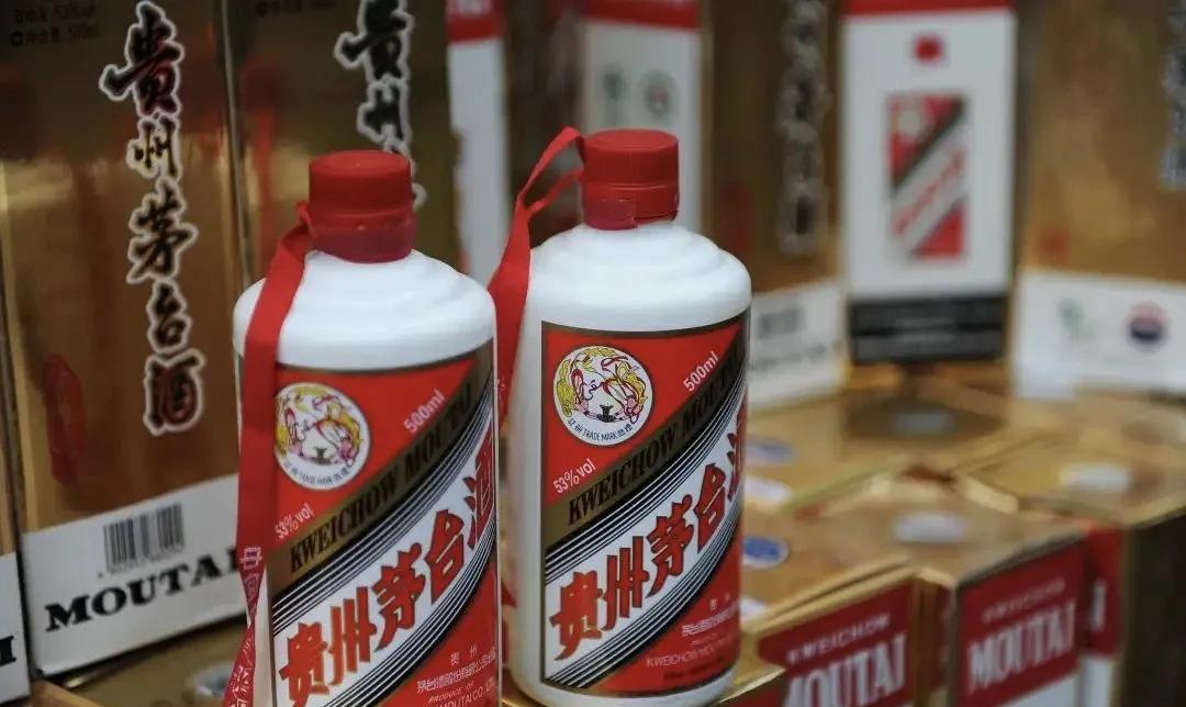 茅台暴跌真相曝光！一天蒸发9个亿，中产的"液体黄金"正在融化？
今日酒价数据炸了