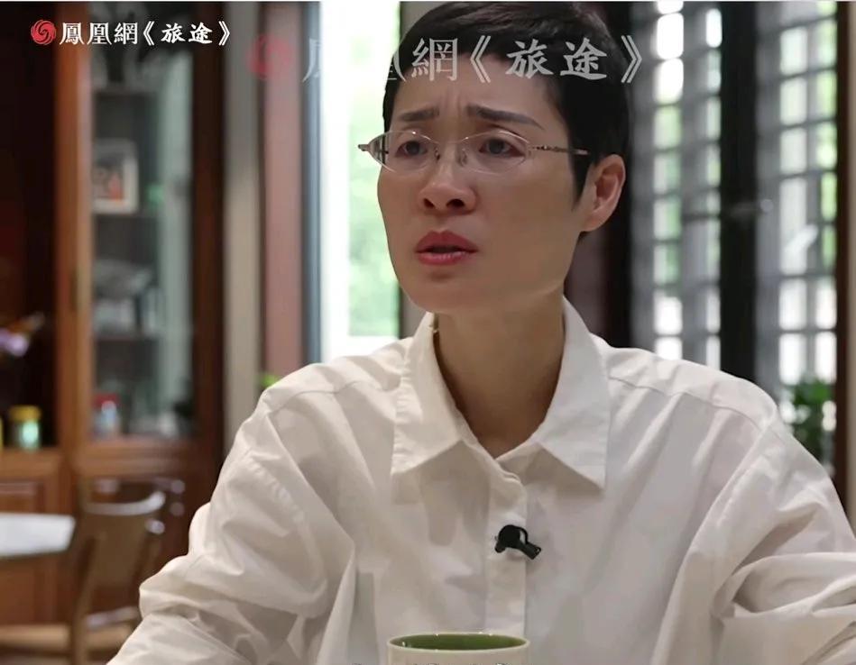 刘晓艳13岁被姑姑收留，牛奶也只能喝表哥剩下的，剥蒜慢了就要被吼，如今，她已经是