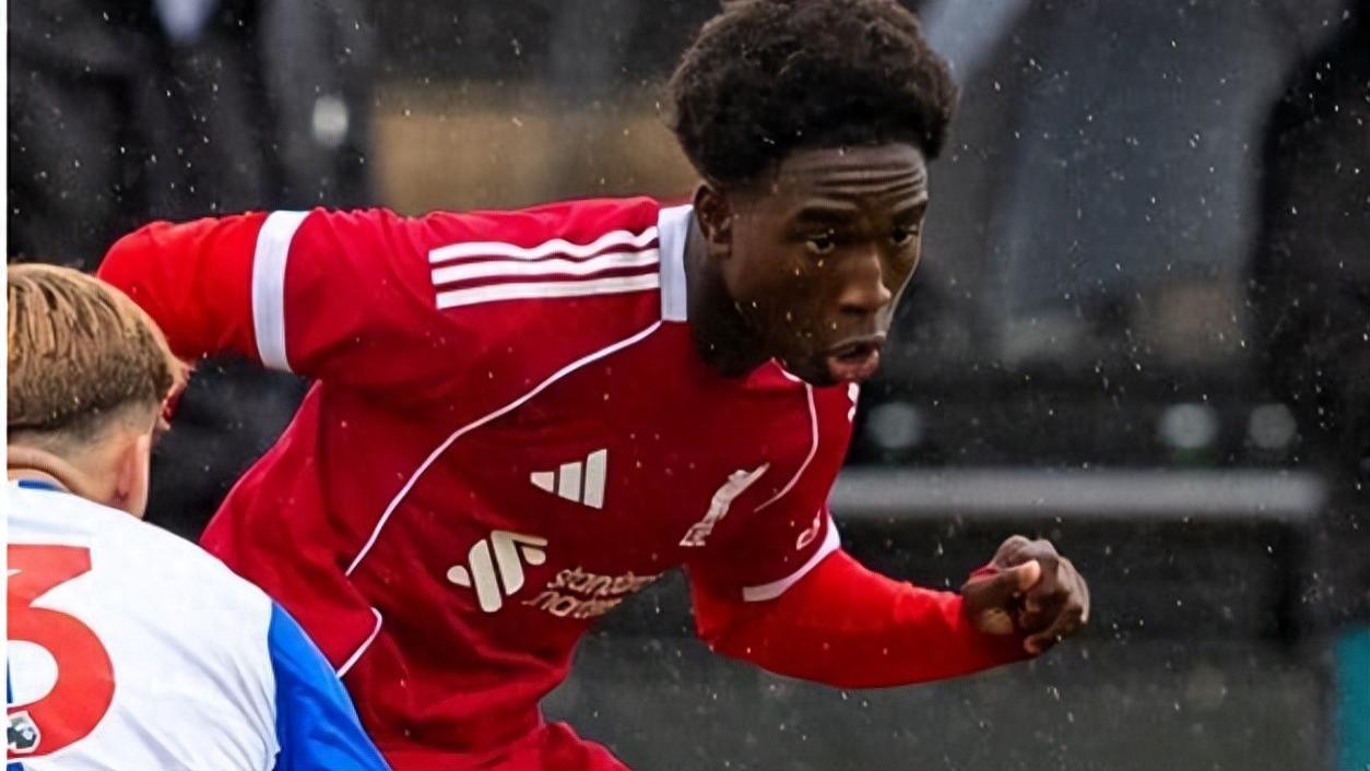 15岁天才边锋横空出世，两大豪门挖角，利物浦不放人