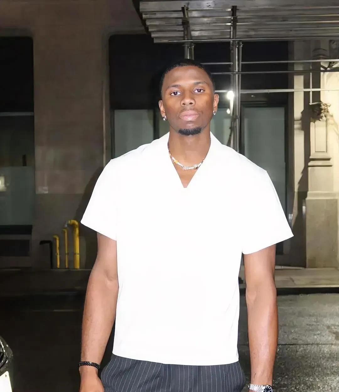 山西男篮估计烦透了
他们烦的不是张宁落选亚洲杯
烦的是，上赛季最好用的
外援迪亚