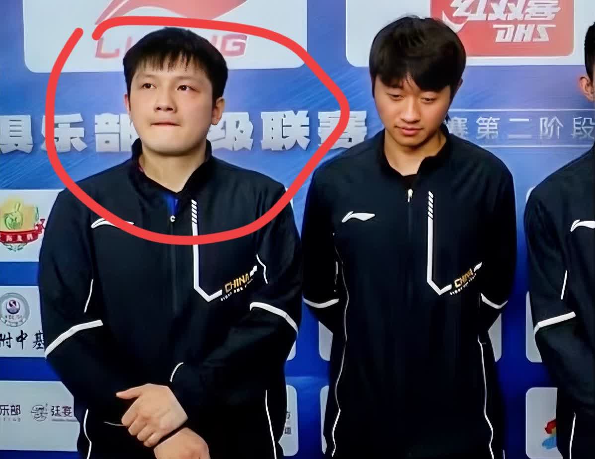 樊振东这两天被大家夸惨了，
不是因为技术有多棒，
也不是因为乒超联赛拿了九连