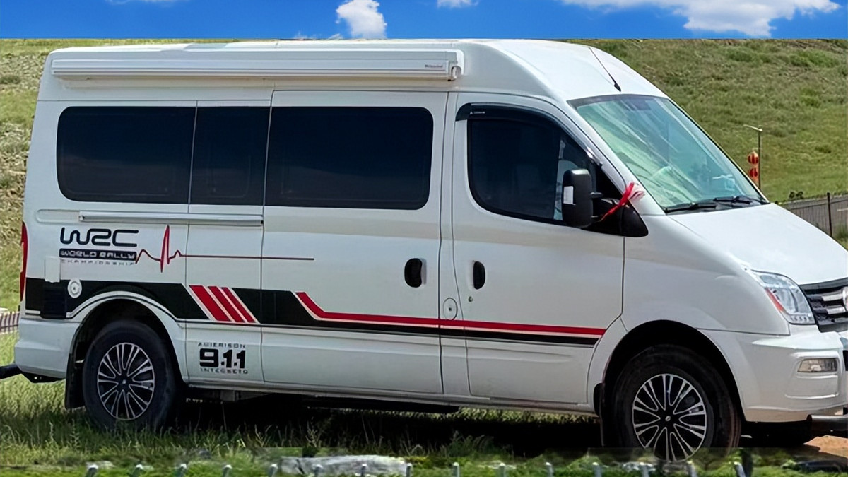 自动挡更好开，大通V80改装床车旅行，DIY宿营车出游成趋势