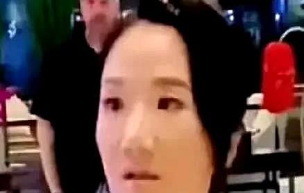 陶晶莹最近回应网友喊她主持三金典礼的留言时挺无奈：“不是我不想，是被禁止了。”网