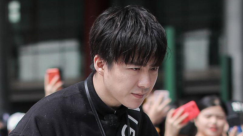 刘宇宁坐黄子韬婚礼主桌