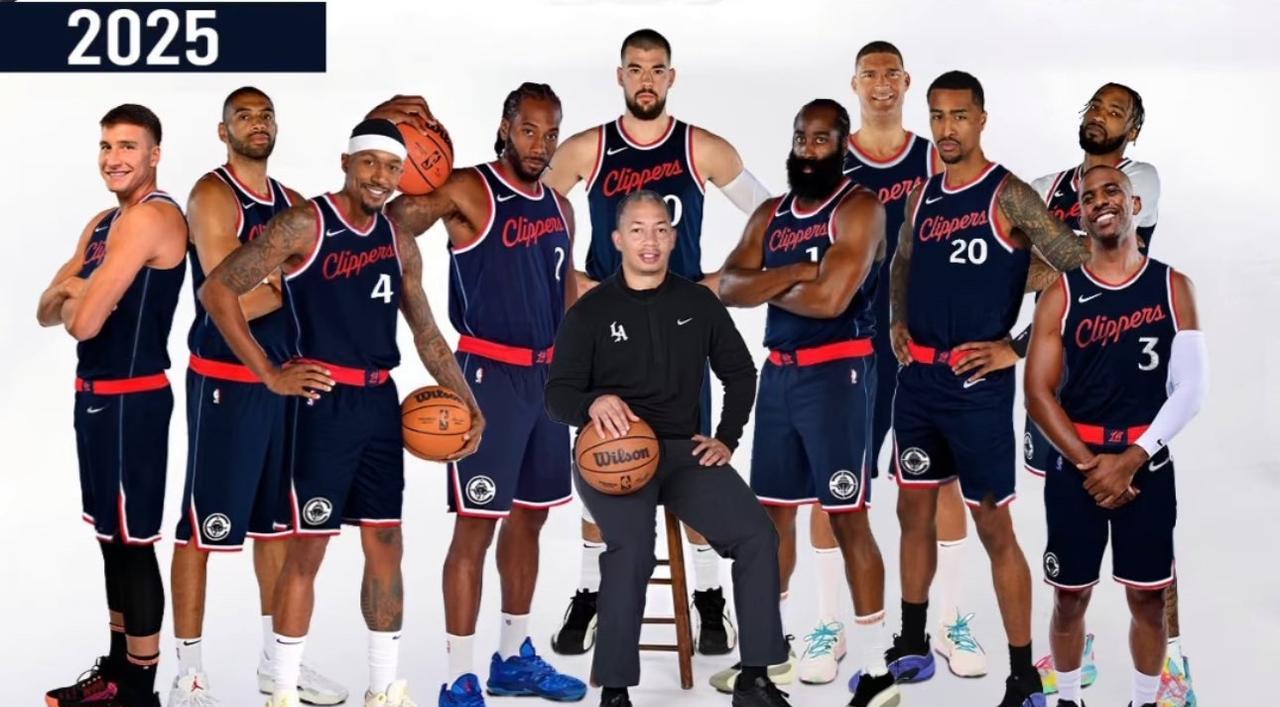 新赛季快船的阵容有多强？
首发：哈登，小卡，比尔，科林斯，祖巴茨
替补：保罗，大