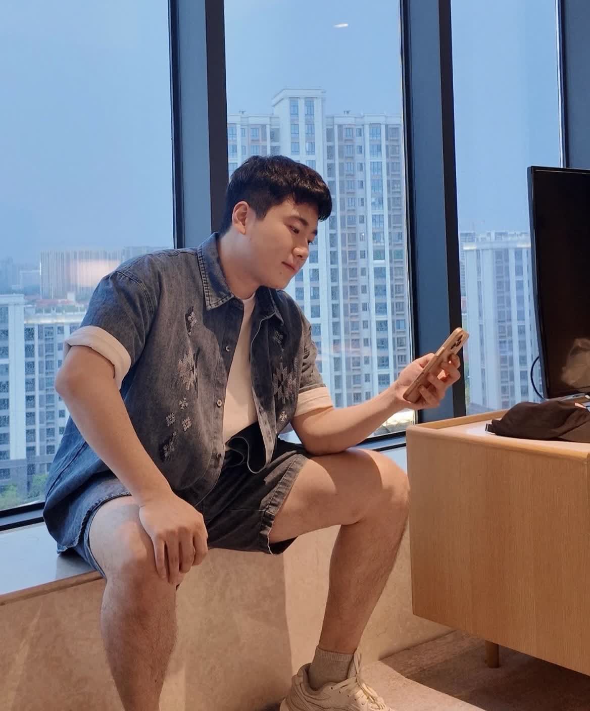 就在刚刚，昨天因伤退赛的梁甜甜发文报平安——
我还好，别担心！[啤酒]
甜甜