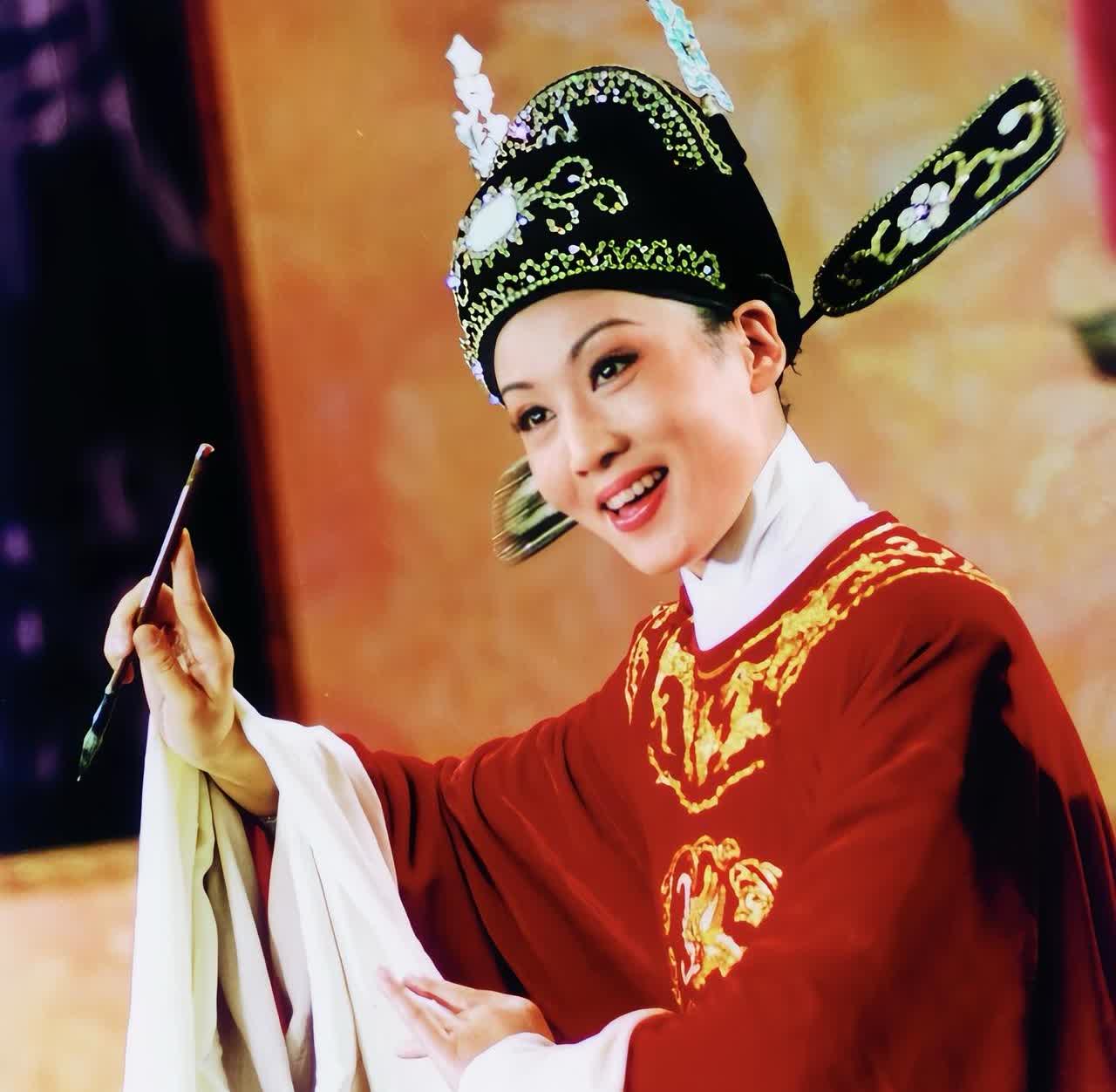获得过全国“三八红旗手”称号的十个演员
一、宋祖英
二、杨澜
三、关牧村
