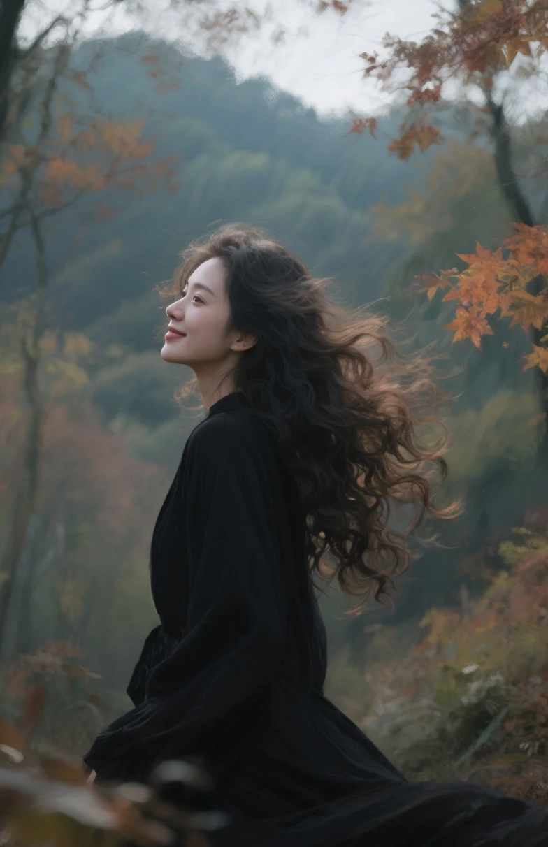 青山枫叶中的一抹惊艳回眸
