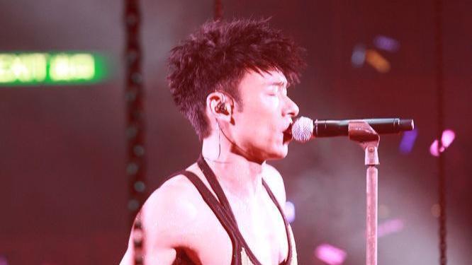 ​令人讨厌的4位歌手！狂妄自大、人品败坏，他们凭啥霸占热搜？
