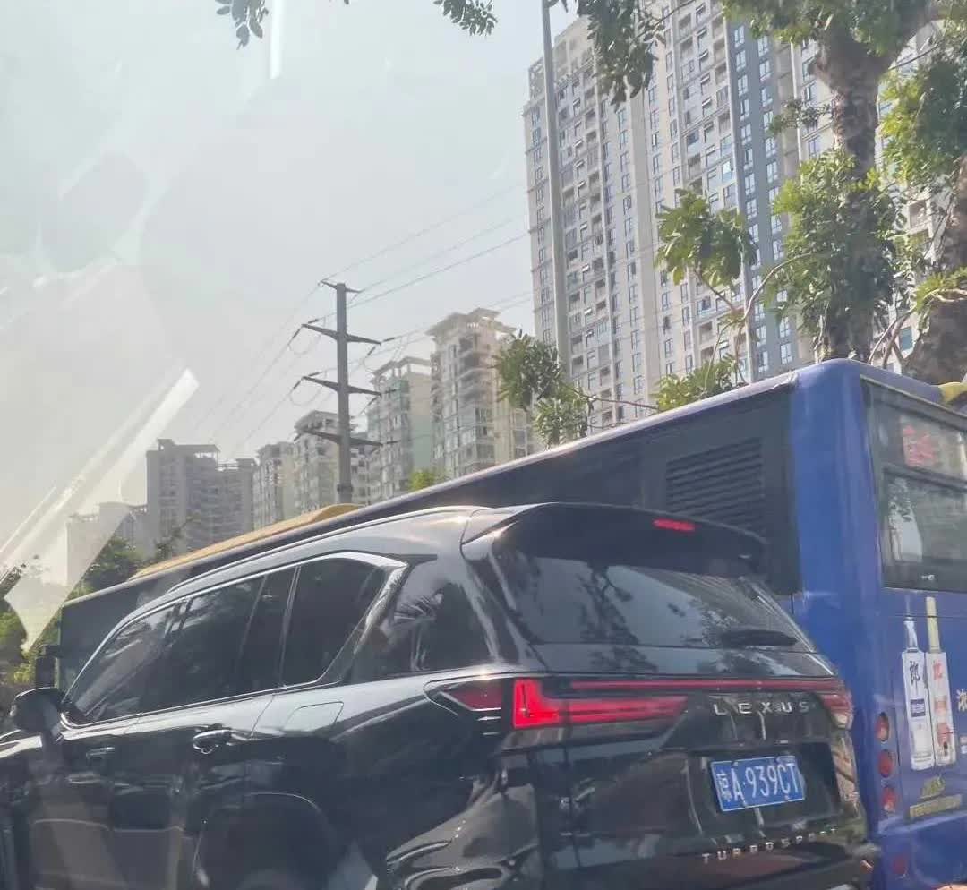 开迈巴赫的不一定很牛逼，开这辆车的，真不一般