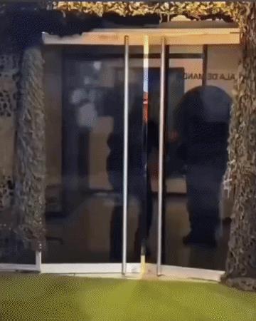 好过分呀！美国悬赏 5000 万美元抓拿马杜罗，又派兵抵达加勒比海域，马杜罗面对
