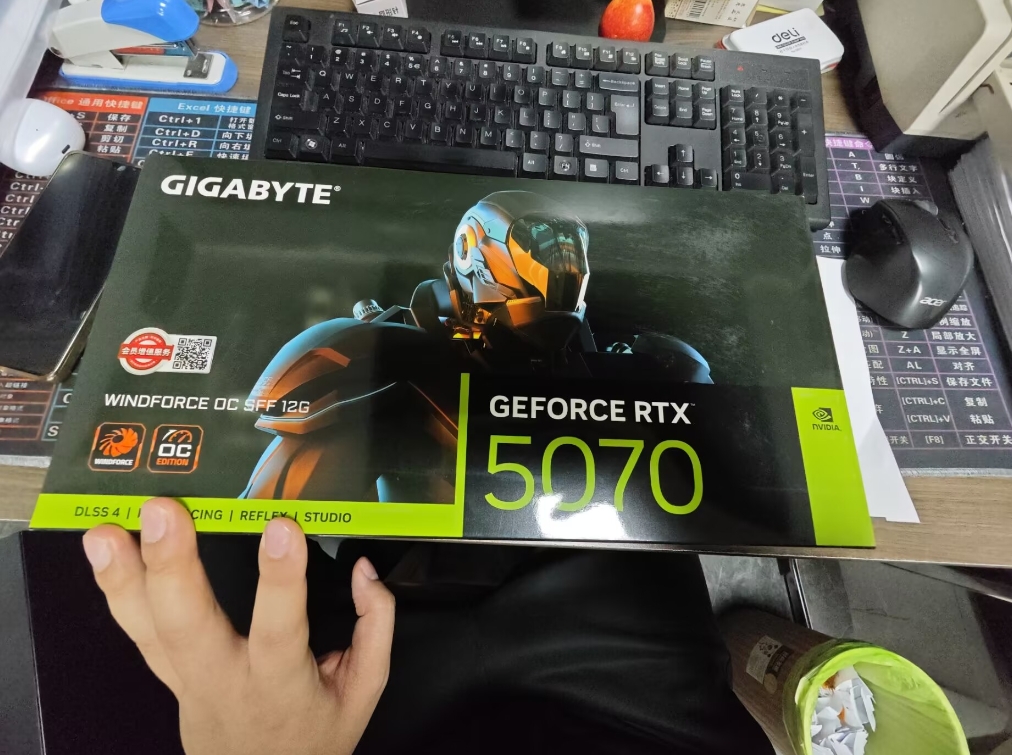 为工作室的一台主机升级显卡，换成了GeForce RTX 5070。

其实Ra