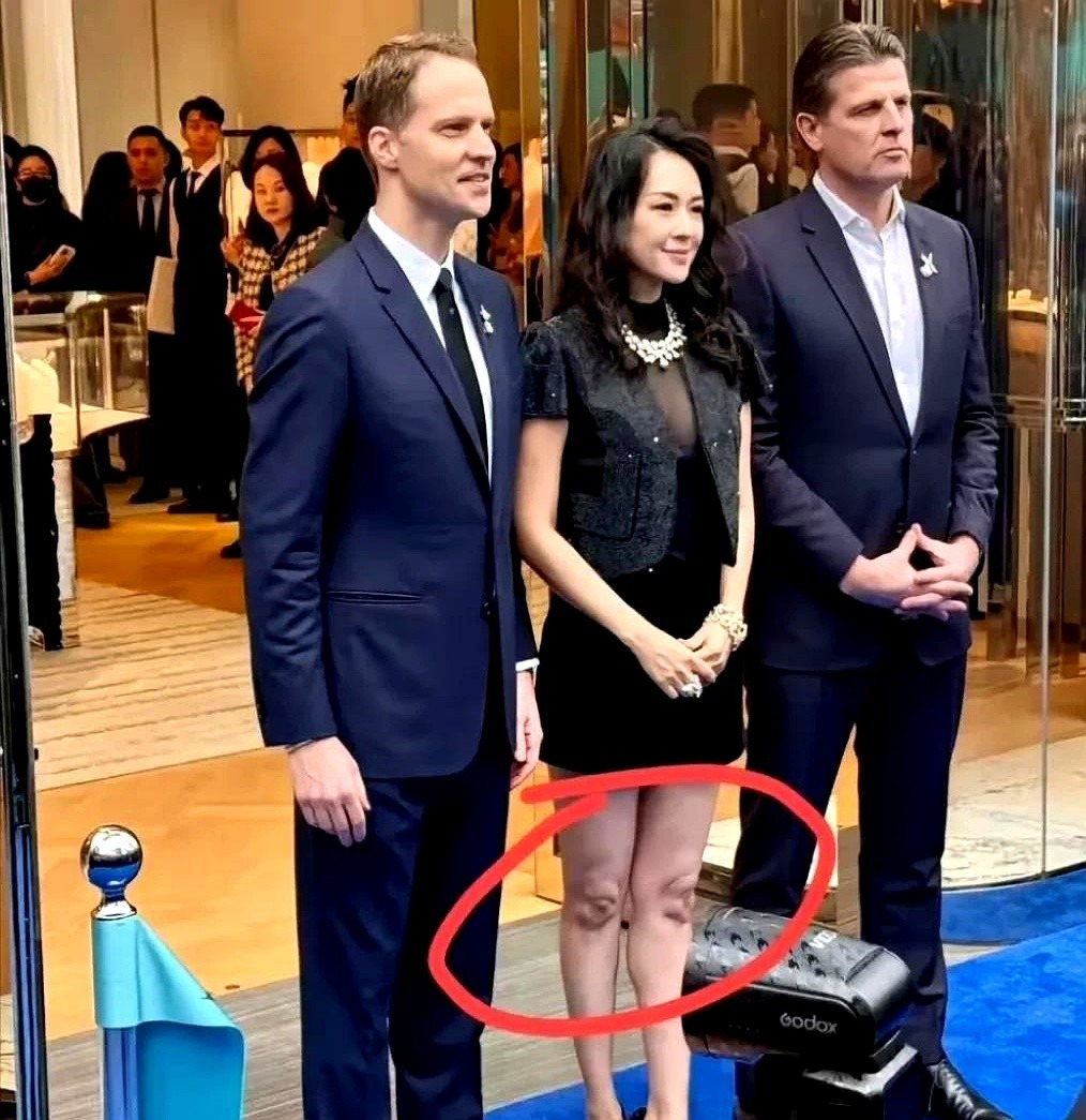 章子怡膝盖皱纹引热议











不敢相信！国际章的膝盖竟然长皱纹了！
