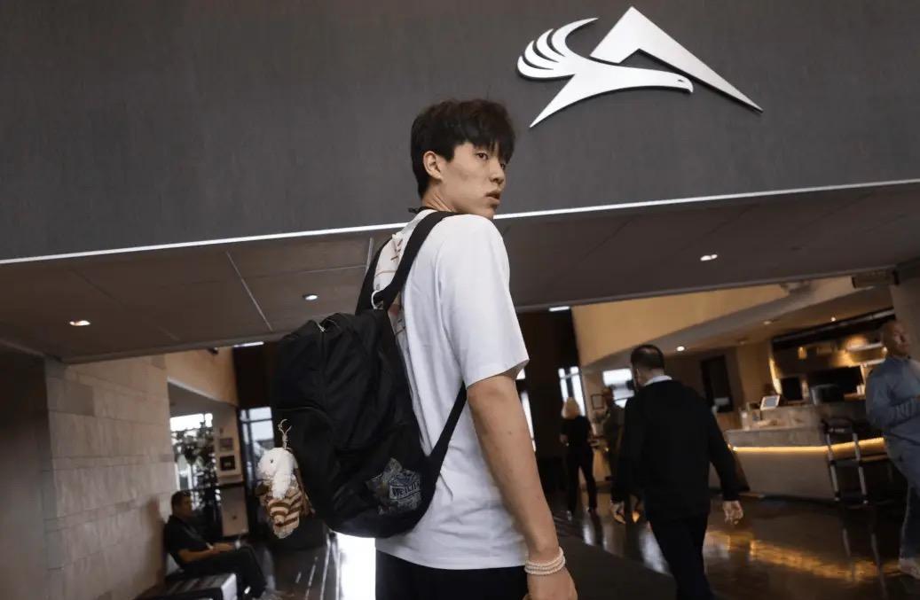 杨翰森在NBA发展前景如何？开拓者阵容分析，中锋位置艾顿、克林根、罗威、里斯，里