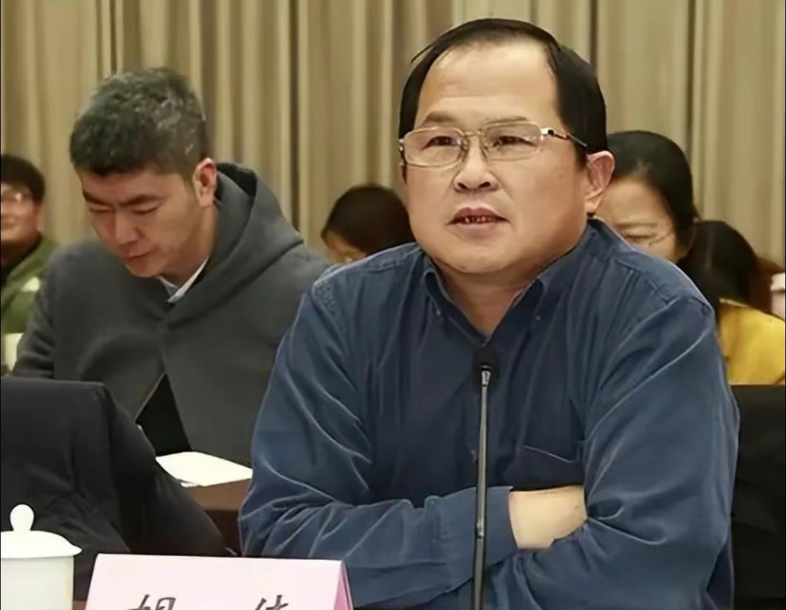胡伟教授亲美言论惹争议











这世界怎么了？某些“砖家”的言论，
