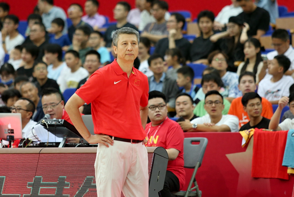 男篮亚洲杯决赛，中国男篮89比90惜败澳大利亚男篮。
这是郭士强第二次带领中国男