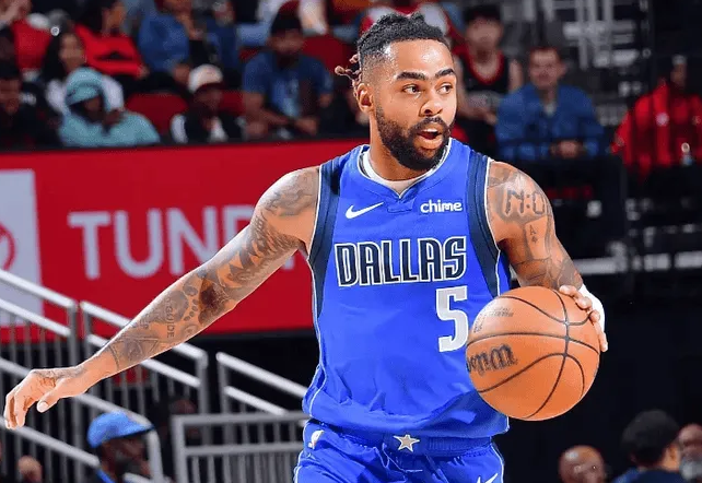 NBA常规赛，独行侠主场对阵尼克斯的比赛已经结束，独行侠主场111-113不敌尼