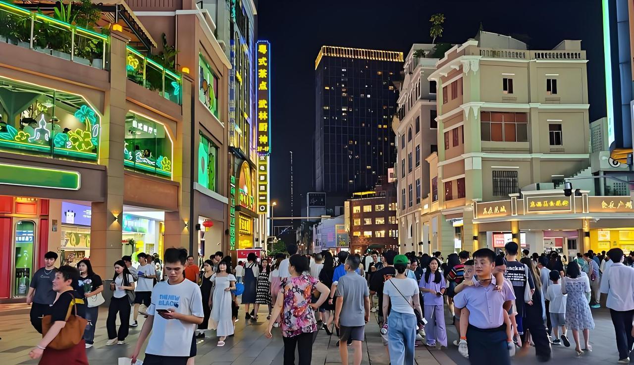 你肯定想不到你随手打到的网约车师傅上一份工作是干什么的。上个礼拜，我打车去金茂大