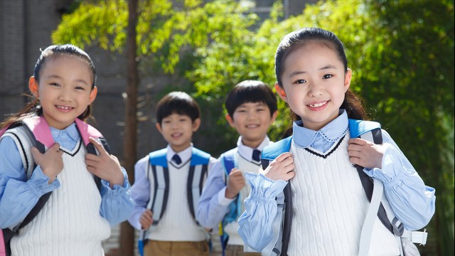 近三年小学招生人数：22年1701万，23年1877万，24年最让人意外！