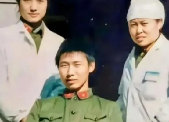 1986年，河北21岁战士带着一等功从前线归来，后方的女友整日盼星星盼月亮，可最