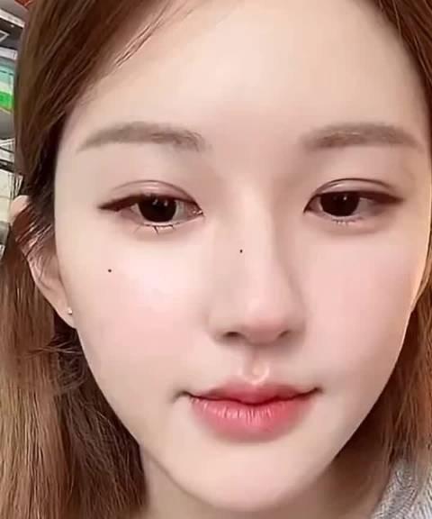 赵露思再次回应什么时候拍戏
赵露思直播回应了网友两个问题：
1、你病好了吗？
赵