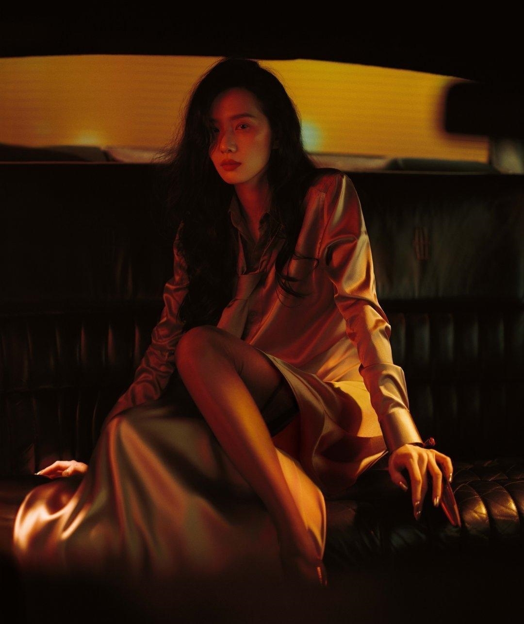 女星刘诗诗穿上黑丝袜后，美腿太吸睛了