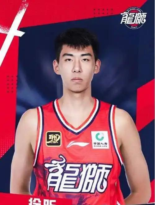 为什么CBA广州队球员徐昕最近表现这么这么好。
昨晚广州对山西的比赛，徐昕全场1