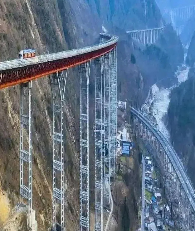 这不会是传说中的天桥吧