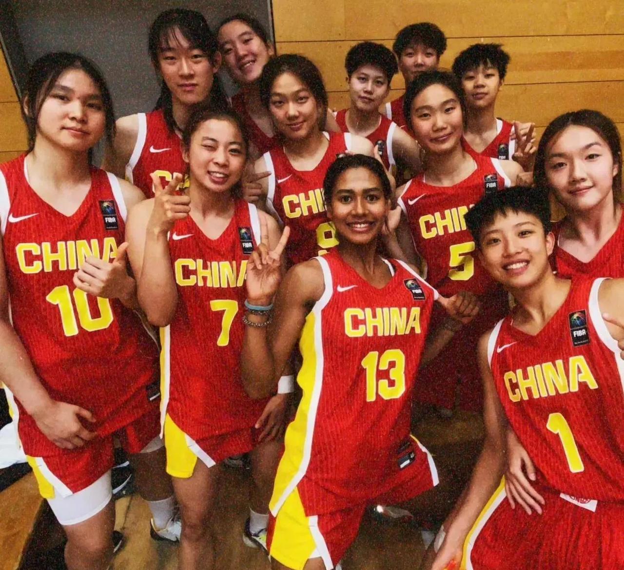 25岁李缘不值得培养！19岁冉珂嘉能顶上！看看日本田中心！
李缘在女篮后卫线打了
