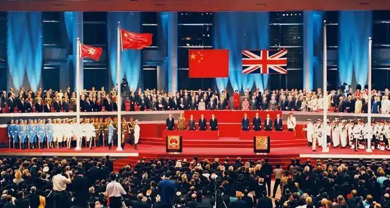 咱们很多人都认为香港之所以能回归，是因为租期到了，但其实根本不是那么回事。如果英