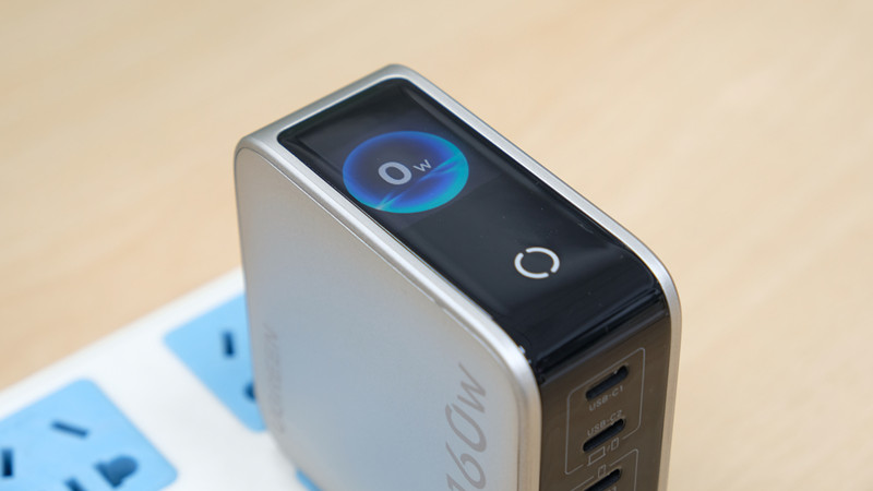 出差旅行再也不用充电焦虑：绿联160w大功率五口氮化镓快充全搞定