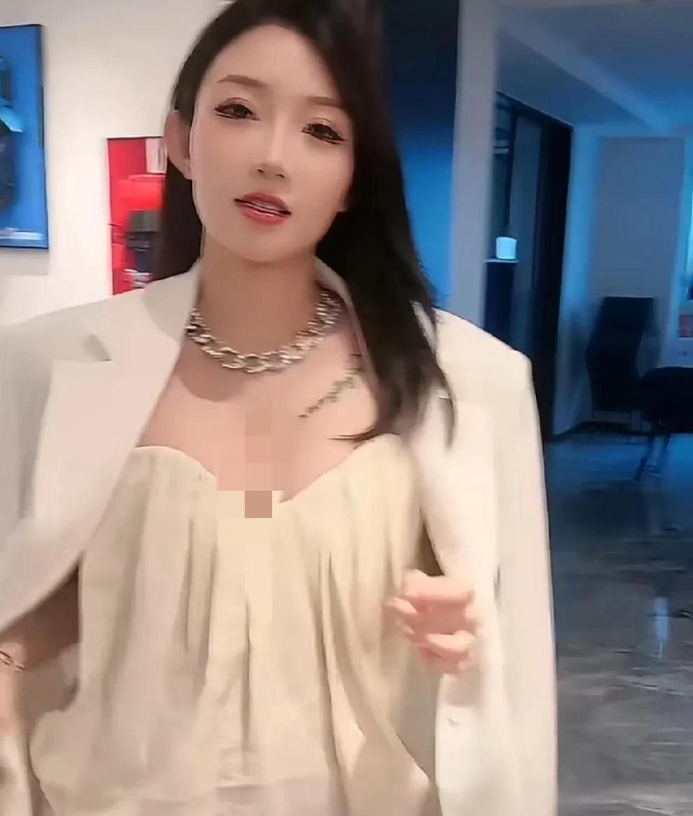 小胖：互联网三个主播受平台重点保护，牌牌琦、小娜娜、唐山泡泡龙！
       