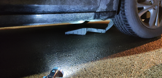 兄弟们看看底盘装甲如何装再不装车也坏了
一个星期新车，才800公里，底盘磕了4次