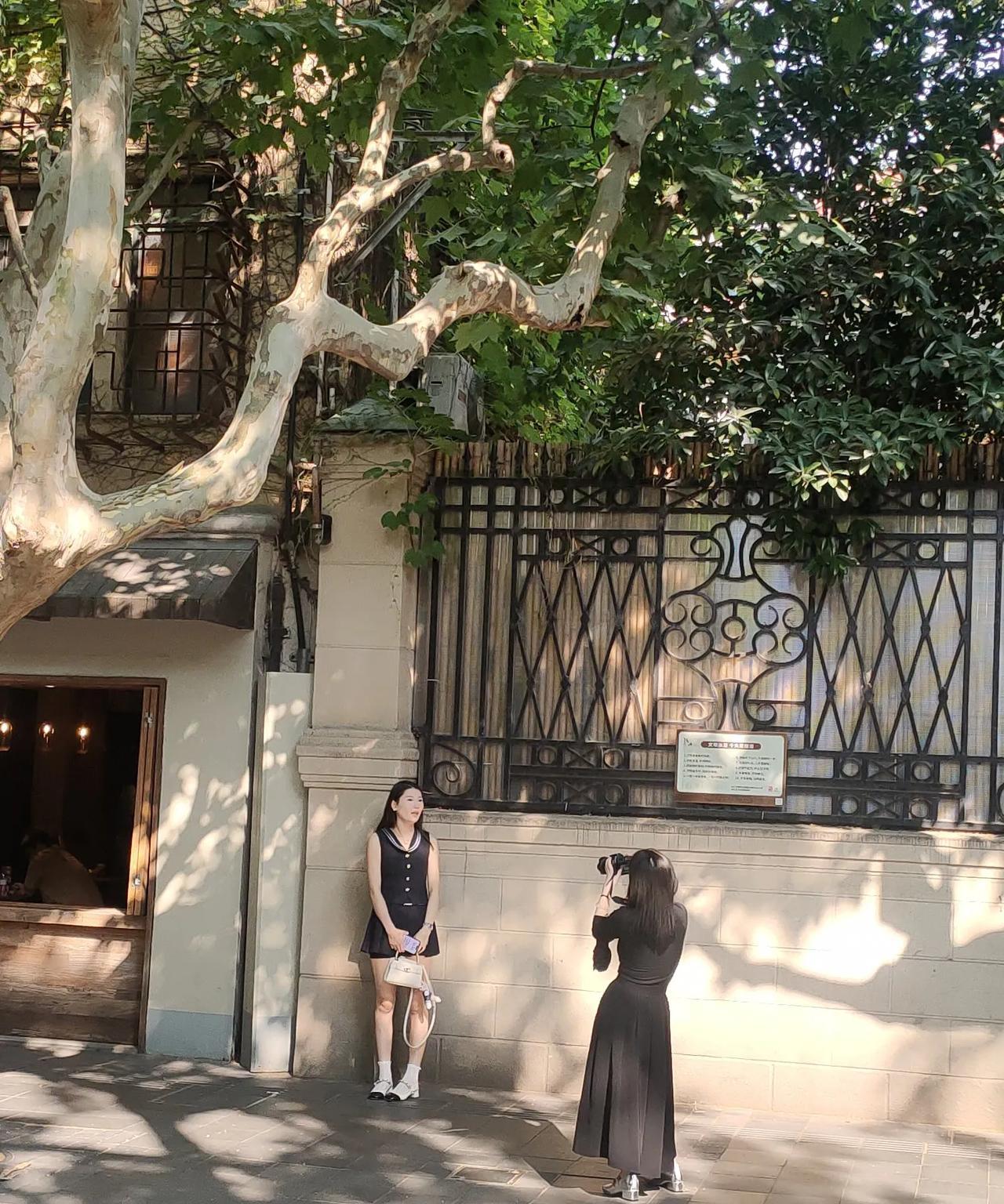 漫漫求学路，拳拳爱国心
美国吊销中国留学生签证的事情，引发了国人的愤怒。
从第一