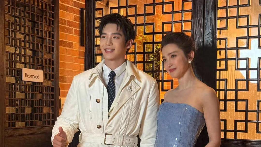 澳门晚宴暴露咖位：刘涛坐第三排，胡杏儿靠边，C位都是大佬！