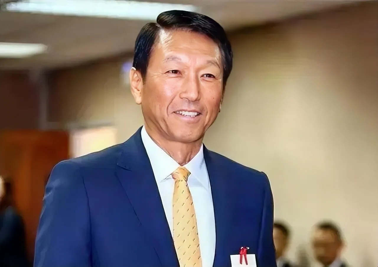 台湾军队前参谋总长李喜明说，“解放军很强，一旦台湾被封锁，就需将美日韩拉下水。