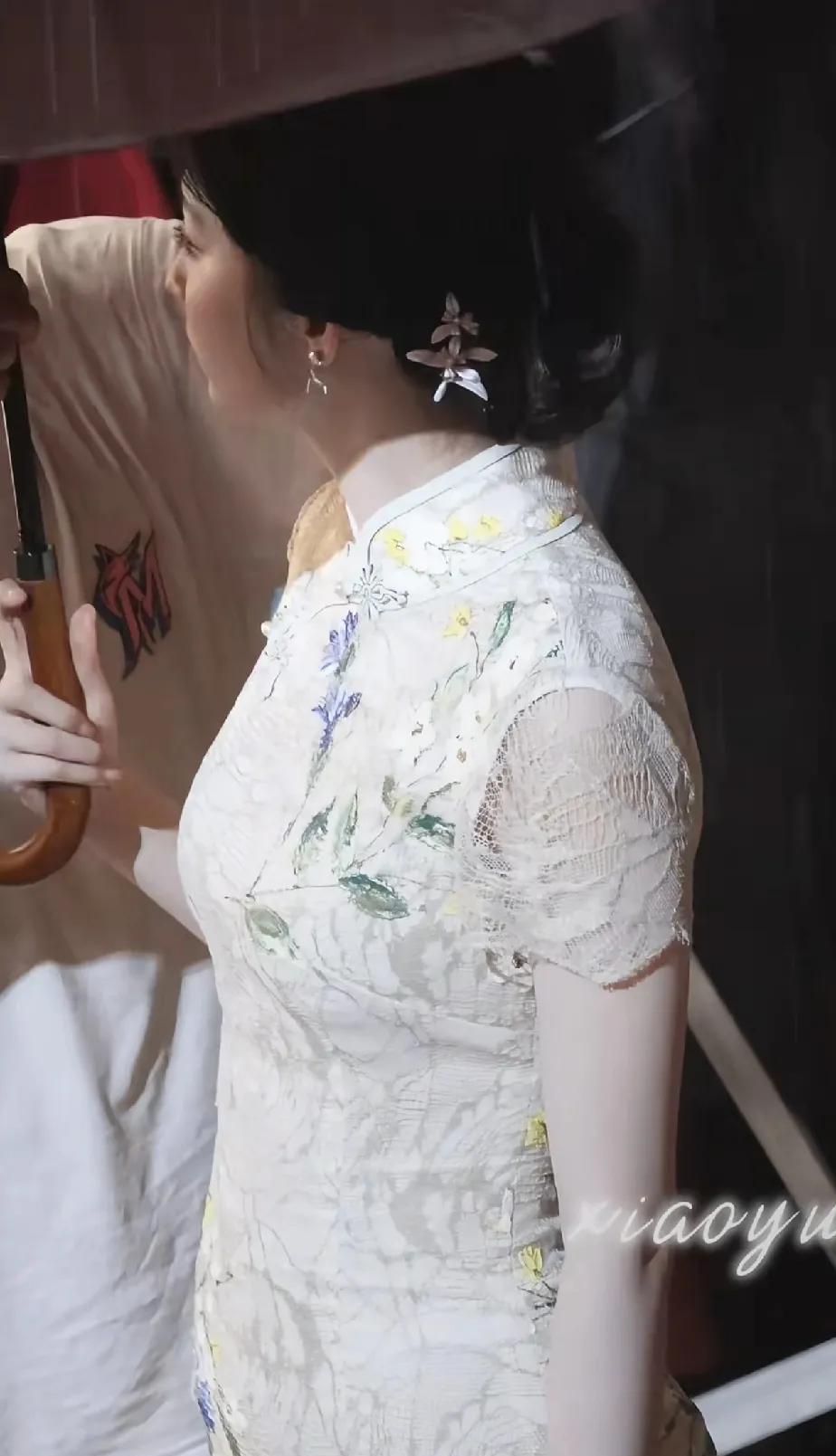 我发现，
女明星再好的身材，也有小肚子，那还有什么可焦虑的？