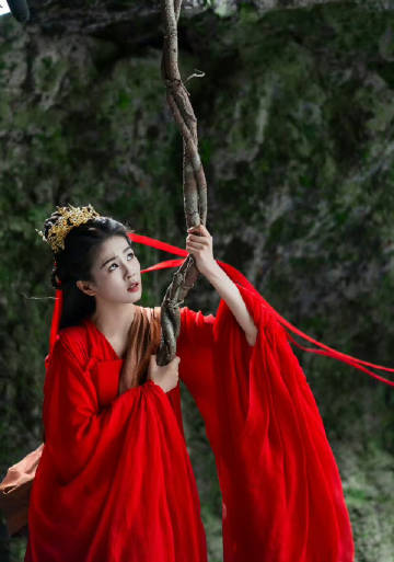 白鹿的古偶适配度有多绝？能演《招摇》里桀骜不驯的女魔头，也能hold住《宁安如梦