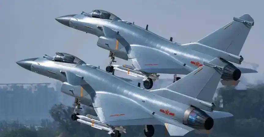 央视炸裂曝光！歼10C“击落”隐身机，四代机逆袭五代机的秘密
2025年8月央视
