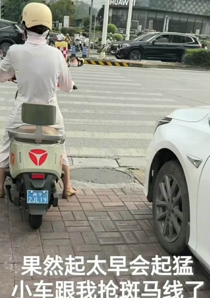 小车车主：今日惊喜，暂别电瓶，驾驭小车，体验不同速度与激情。