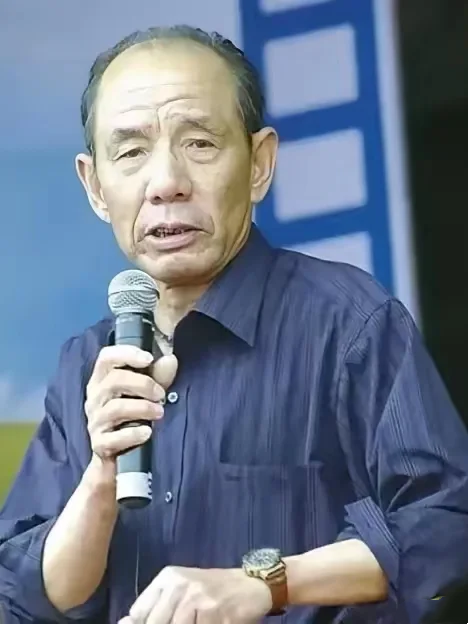 演员魏宗万说，在拍三国演义时，我特别嫉妒唐国强，他坐了十集的车，我骑了十集的马，