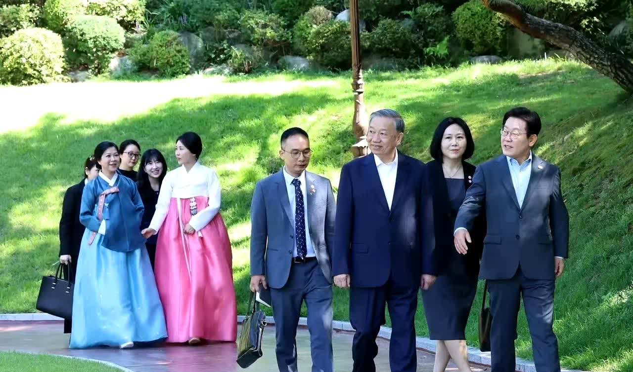 李在明夫妇接待苏林夫妇，提议韩国传统文化。
越南希望从韩国得到高铁等基建援助和
