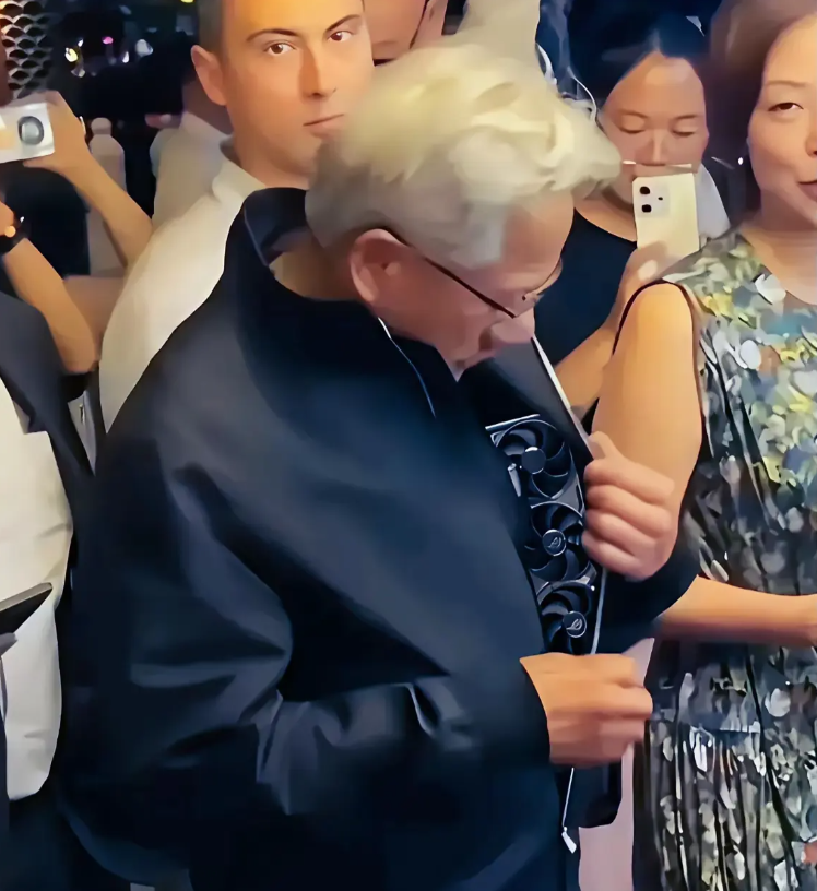 我说么，芯片大佬黄仁勋大热天穿皮衣，原来秘密在这儿