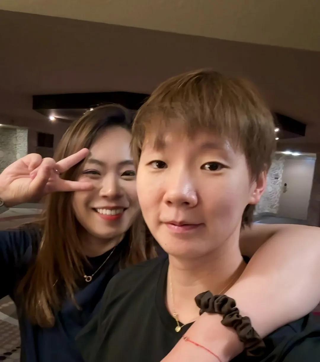 运动员的价值，早已不只是一块金牌。
看看王曼昱的粉丝，你就明白了。
赛场边那个小